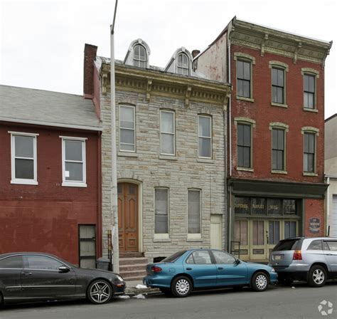 215 N 8th St Apartments .